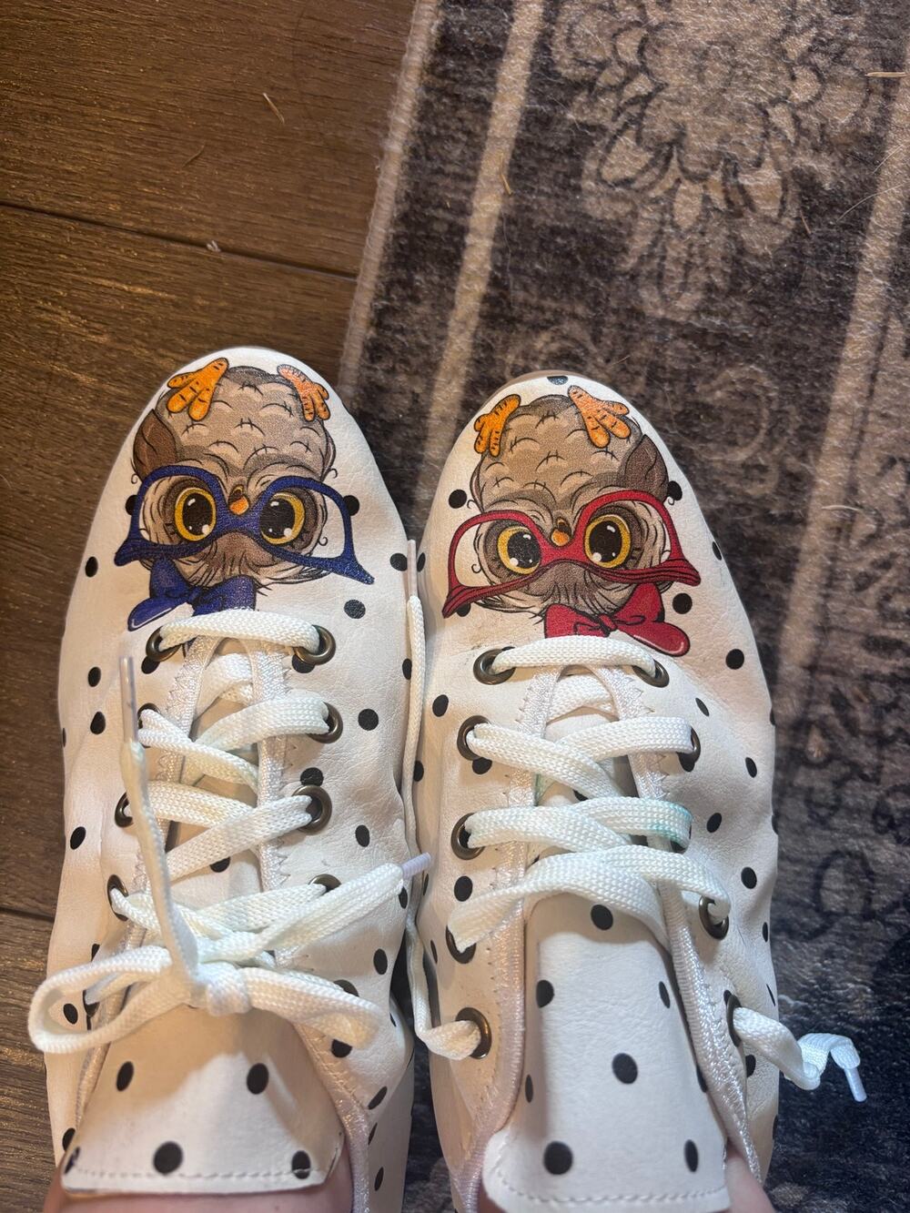 Foldy Owl tennis shoes